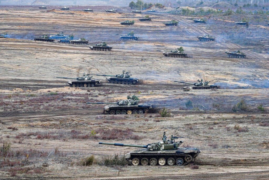 الدبابات الروسية في بيلاروسيا (أرشيف - وكالة أسوشيتد برس)