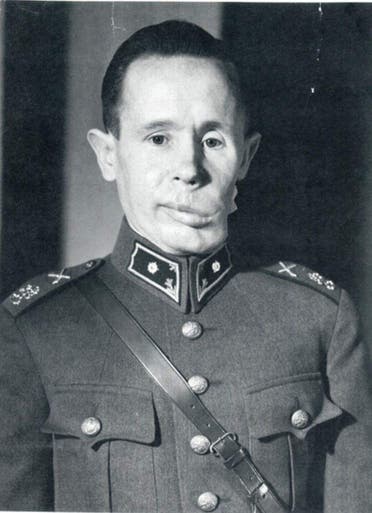 القناص الفنلندي سيمو هايها مطلع سنة 1941 على إثر تماثله للشفاء عقب إصابته برصاصة على مستوى فكه
