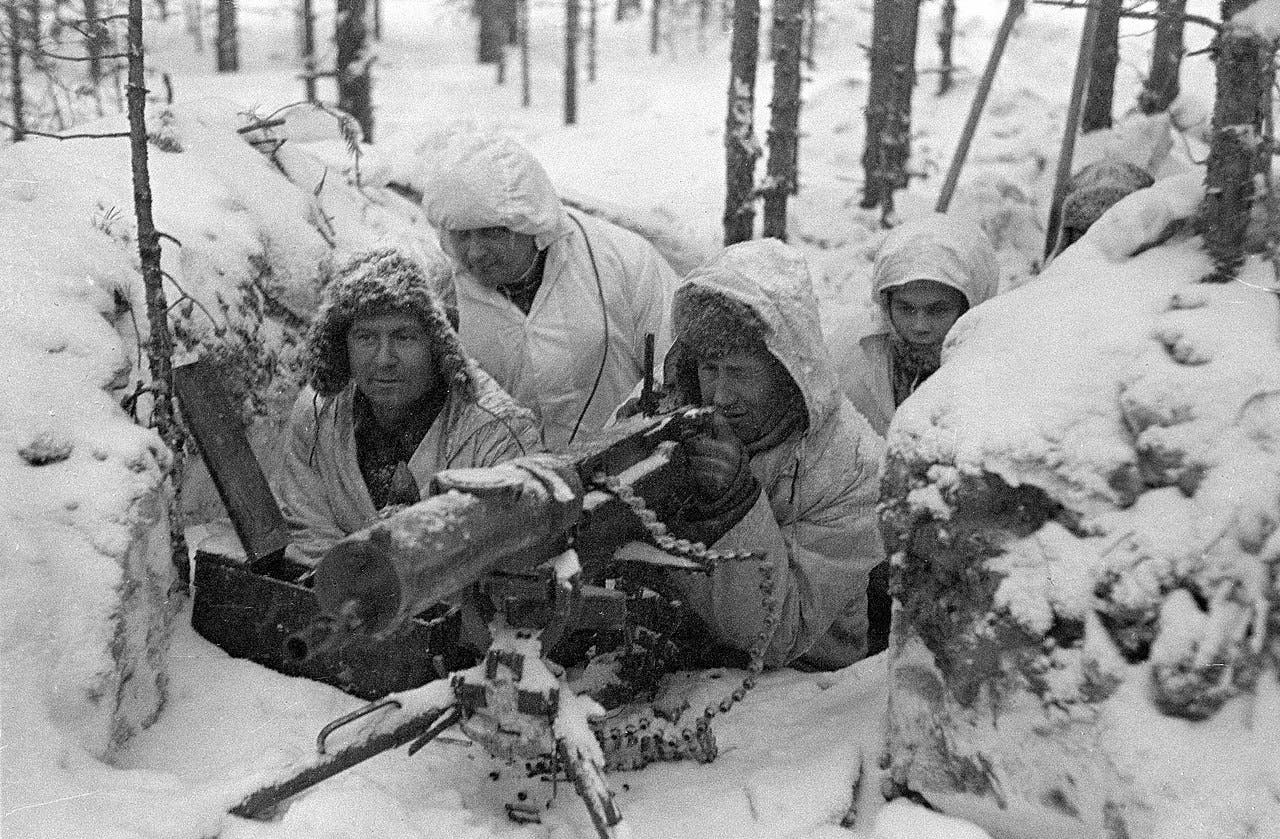 جنود فنلنديون أثناء تصديهم للسوفيت بحرب الشتاء