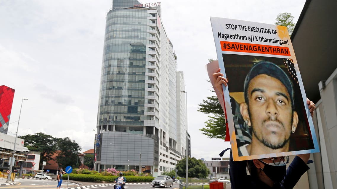 An activist holds up a poster against the imminent execution of Nagaenthran Dharmalingam, who was sentenced to death for drug trafficking in Singapore, outside the Singapore High Commission in Kuala Lumpur, Malaysia November 23, 2021. (File photo: Reuters)