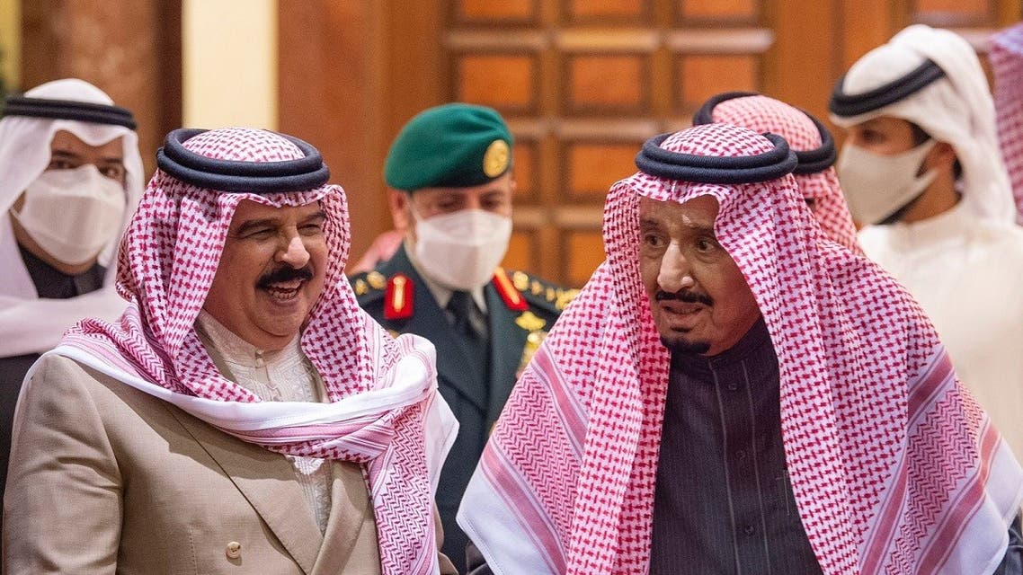 Bahrain’s King Hamad bin Isa al-Khalifa meets with Saudi Arabia’s King Salman on March 2, 2022. (Twitter)