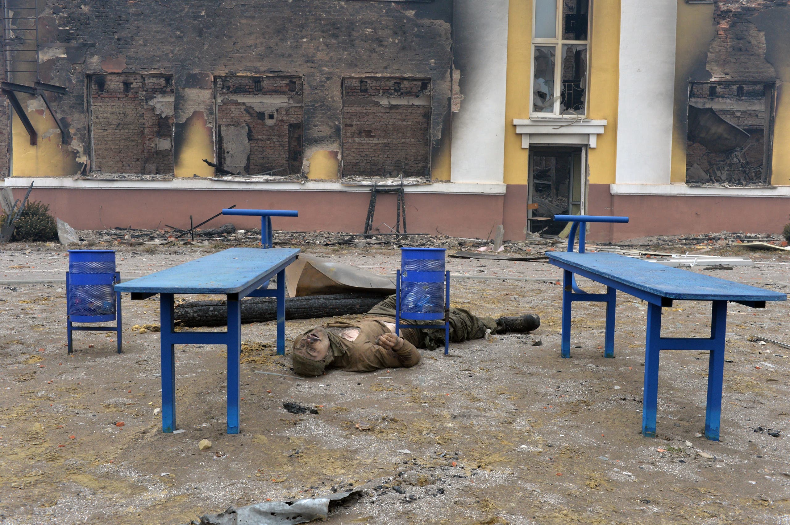 جثة جندي  روسي في خاركيف في أوكرانيا