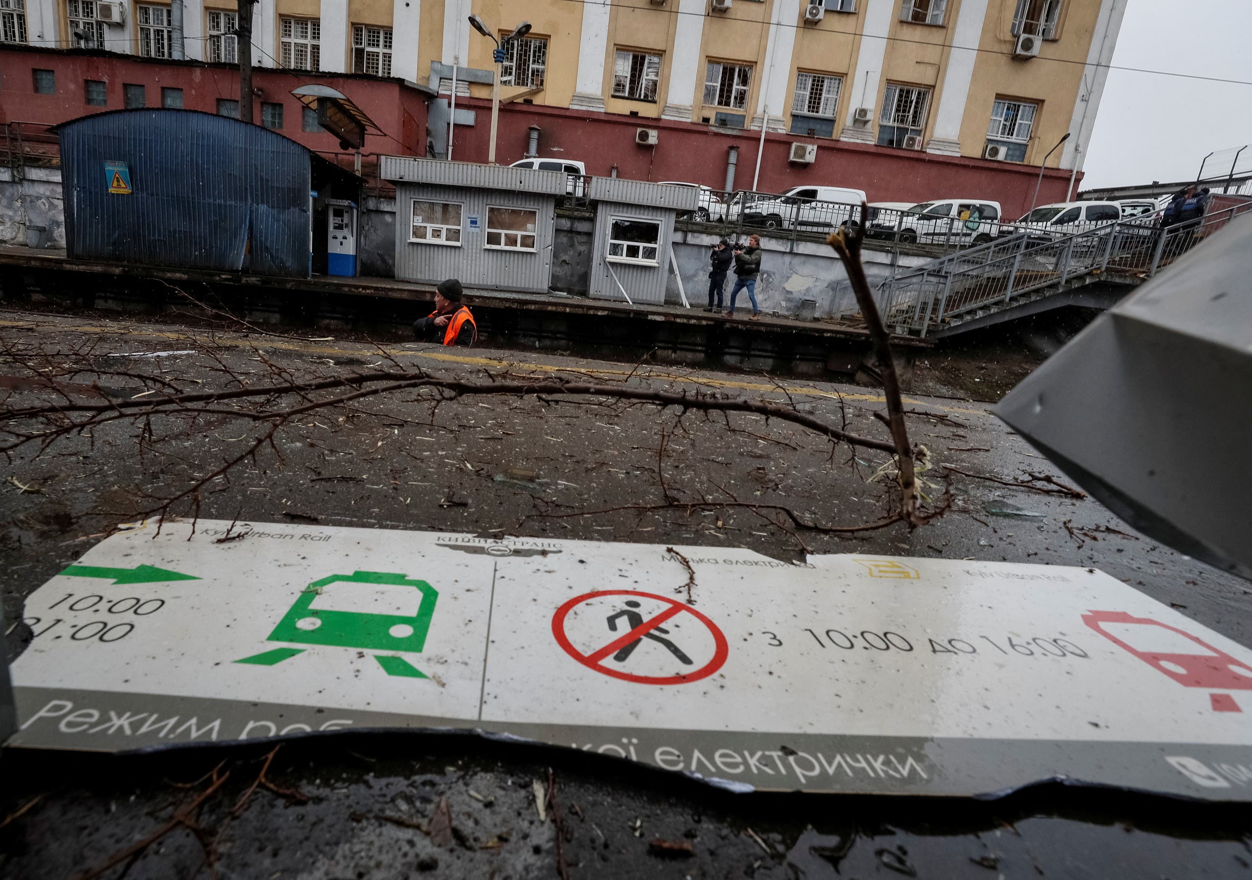 دمار يطال محطة سكك حديدة في كييف - 3 مارس 2022 - رويترز