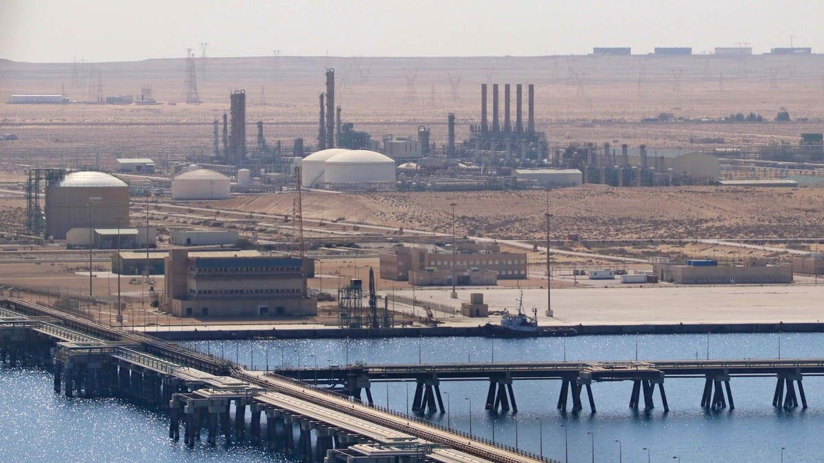 ليبيا توقف تصدير النفط من عدة موانئ بسبب سوء الأحوال الجوية