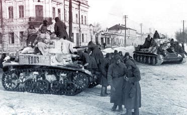 قوات سوفيتية بمدينة خاركيف عام 1943