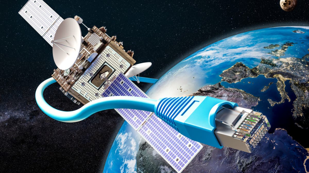 إيلون ماسك يكشف شروط طرح شركة إنترنت الفضاء في البورصة