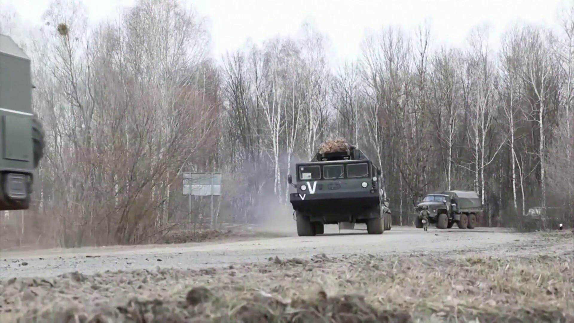 صور بثتها وزارة الدفاع الروسية لدخول قواتها محيط كييف  