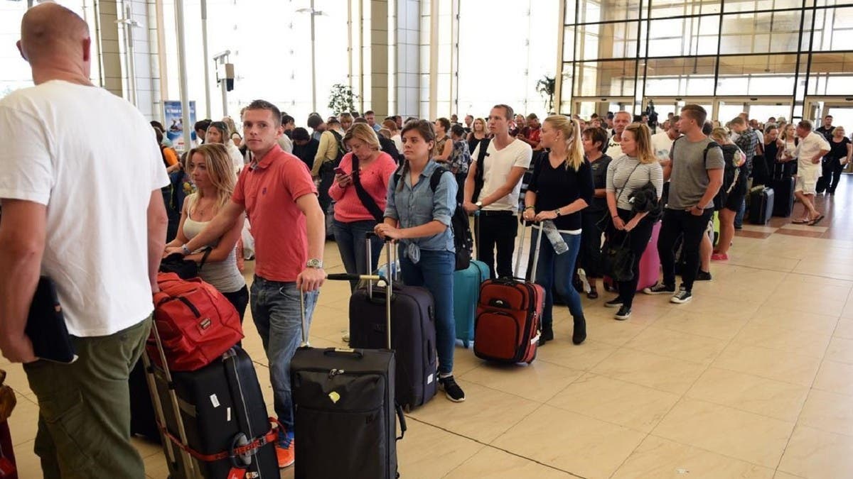 تحسباً لوقف الرحلات.. موسكو تقرر سحب السياح الروس من مصر 
