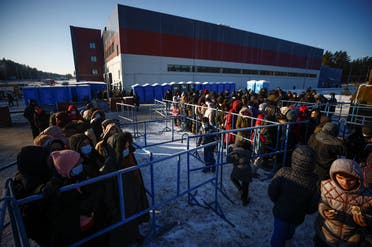 Migrants queue to receive meals outside the transport and logistics centre Bruzgi on the Belarusian-Polish border, in the Grodno region, Belarus December 22, 2021. (File photo: Reuters)