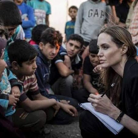  تسريب صورة جواز أنجلينا جولي.. موجة غضب باليمن ونشطاء يعتذرون