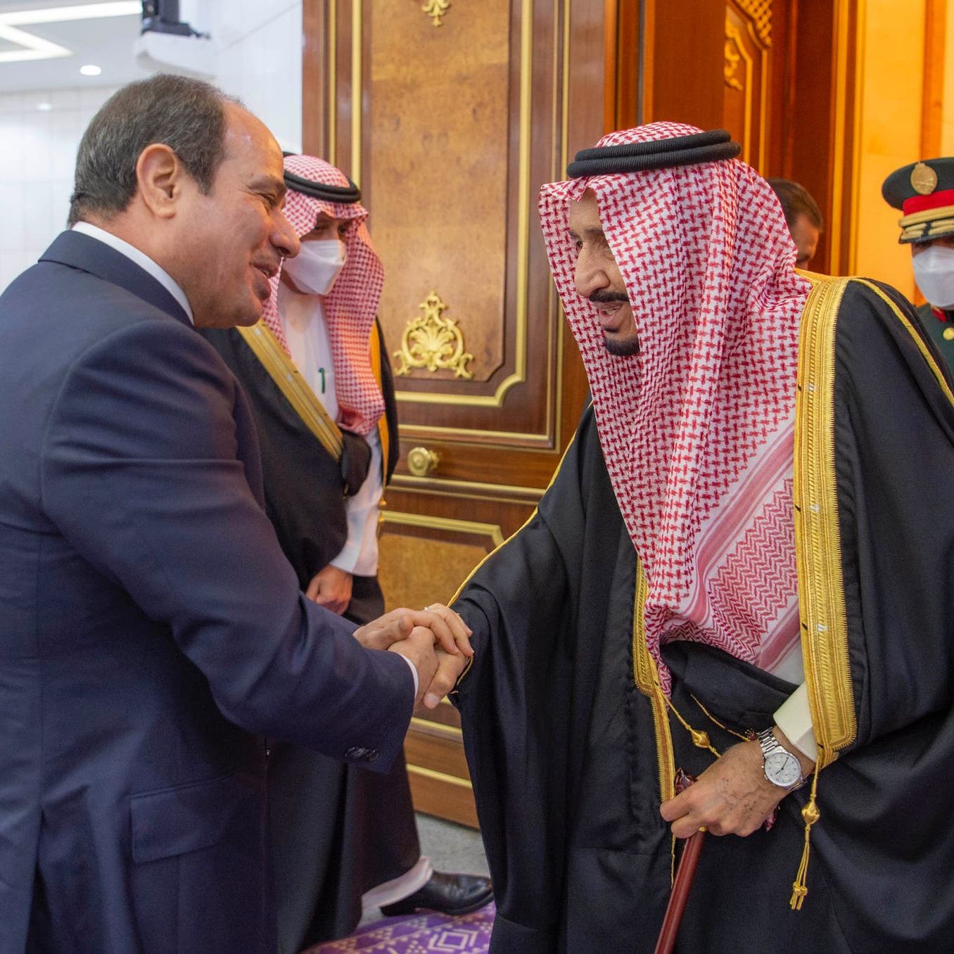 في الرياض.. الملك سلمان يلتقي الرئيس المصري