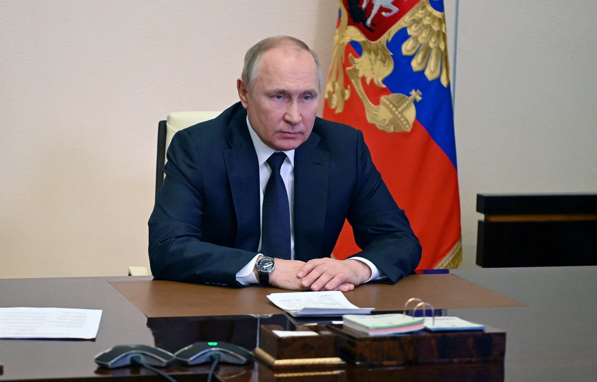 فلاديمير بوتين بمقر إقامته في نوفو-أوجاريوفو خارج موسكو في 3 مارس (رويترز)