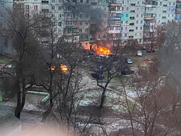 حريق في ماريوبول بعد قصف يوم 3 مارس (رويترز)