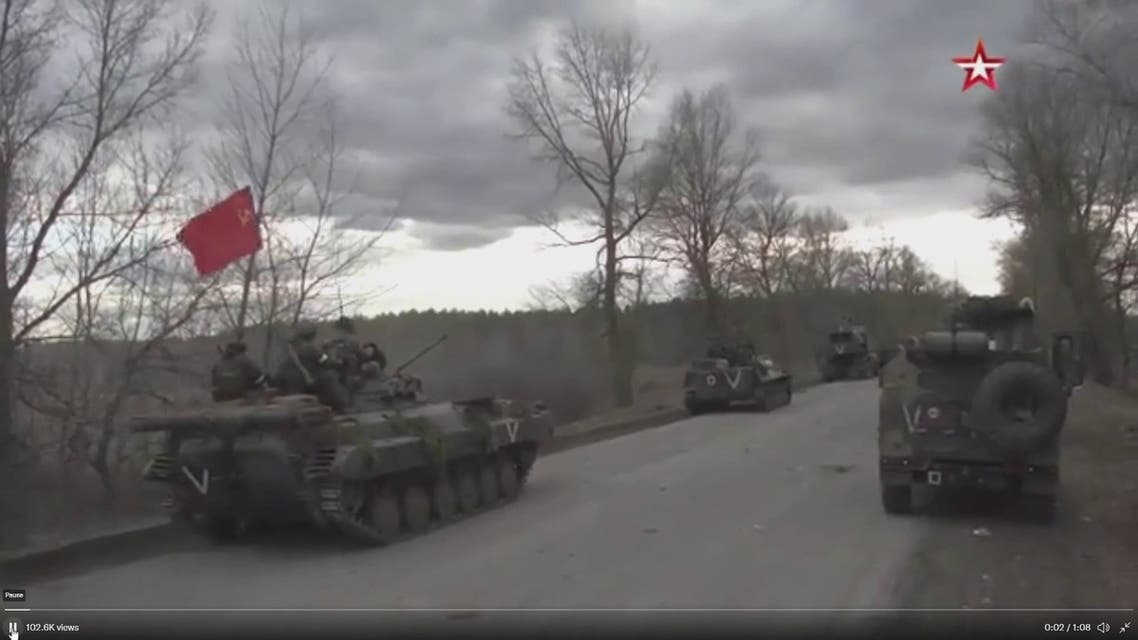 مشاهد لدبابات روسية تحمل علم الاتحاد السوفيتي السابق في أوكرانيا   #العربية