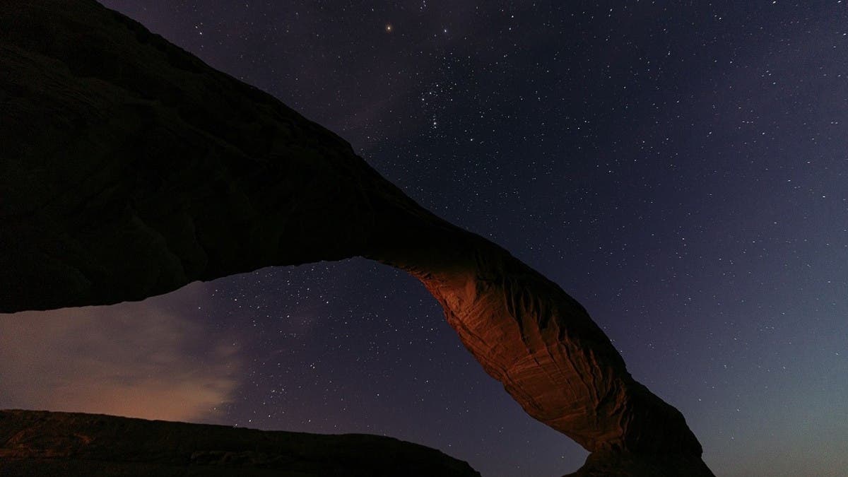 “سيمفونية تحت النجوم”.. تجربة موسيقية في صحراء العلا