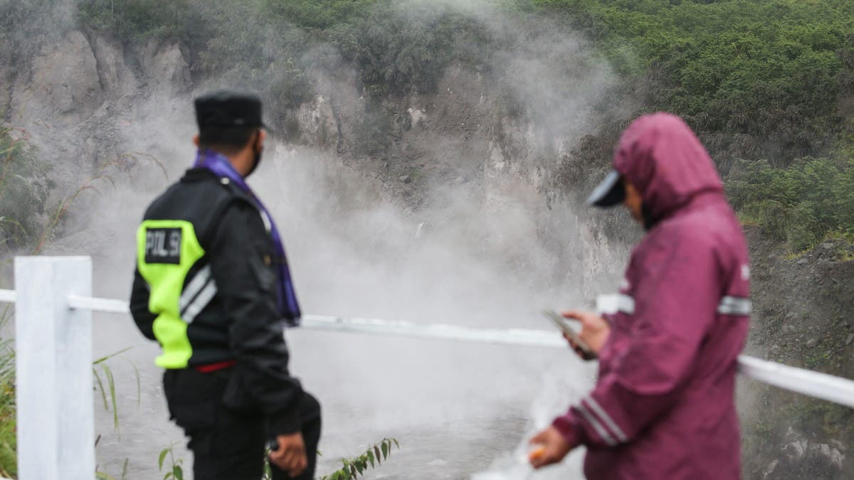 ثوران بركان ميرابي في إندونيسيا.. وإجلاء المئات