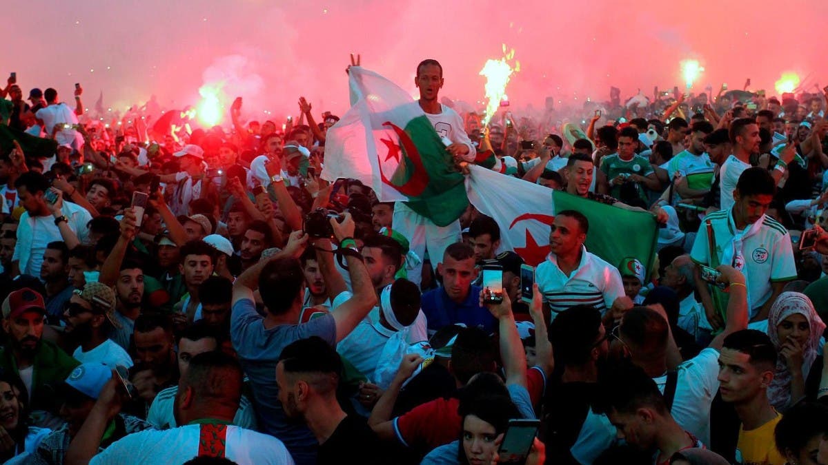 1700 مشجع لمؤازرة المنتخب الجزائري في مواجهة الكاميرون