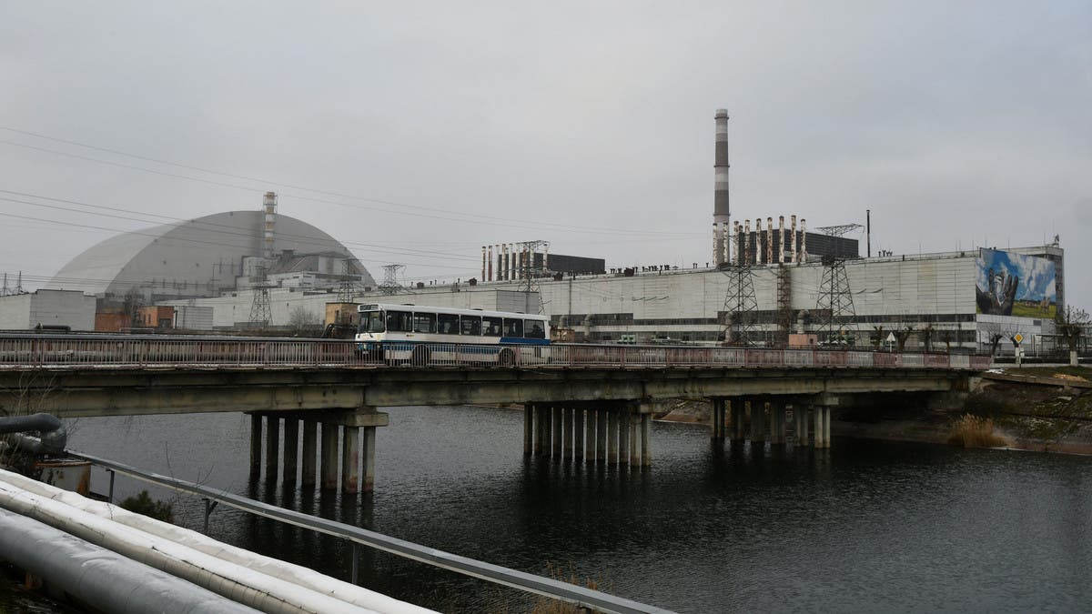 قصف روسيا بلدة سكن عمال تشيرنوبل يثير قلق “الطاقة الذرية”