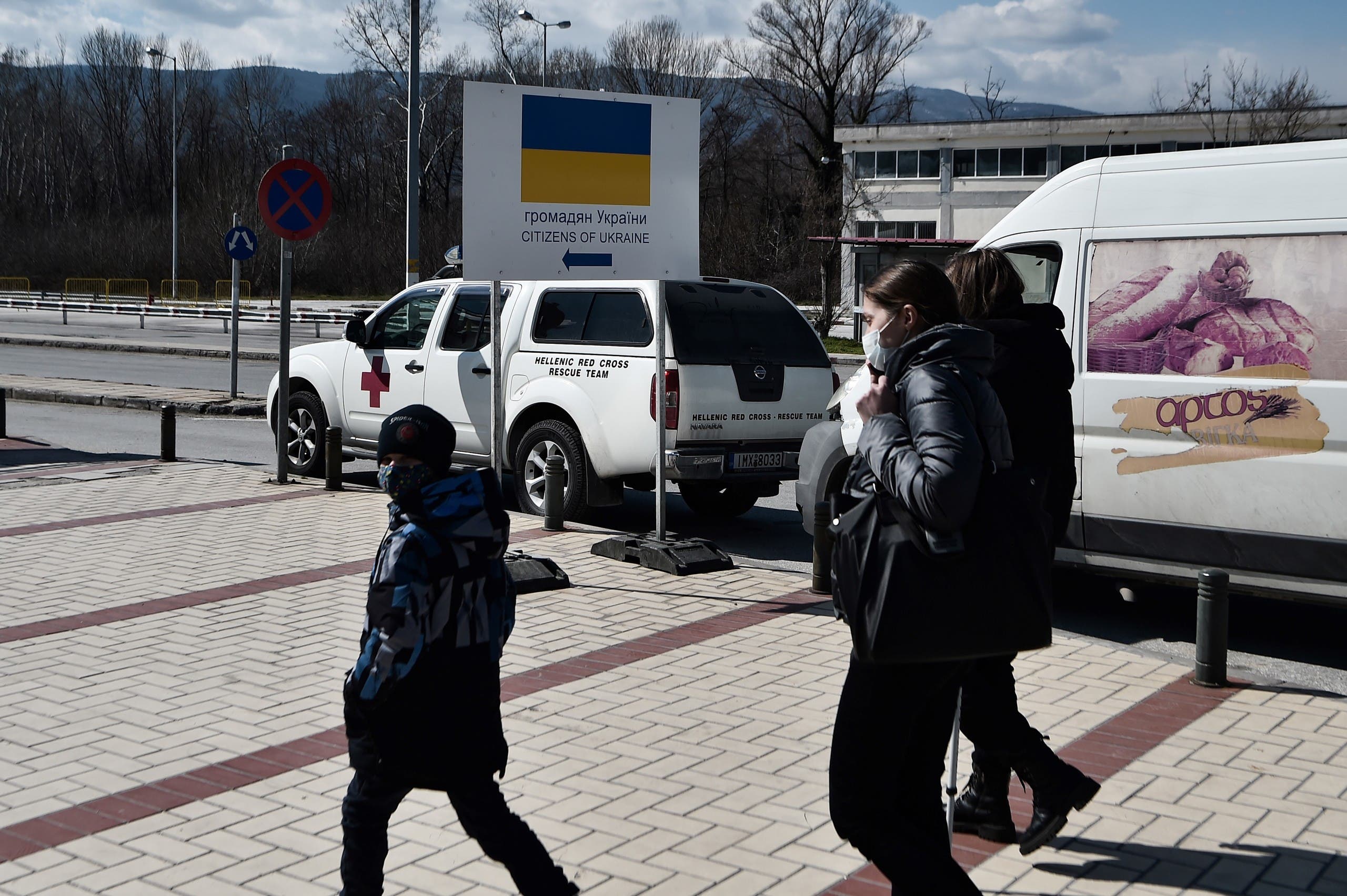 لاجئون أوكرانيون يصلون من بلغاريا إلى اليونان