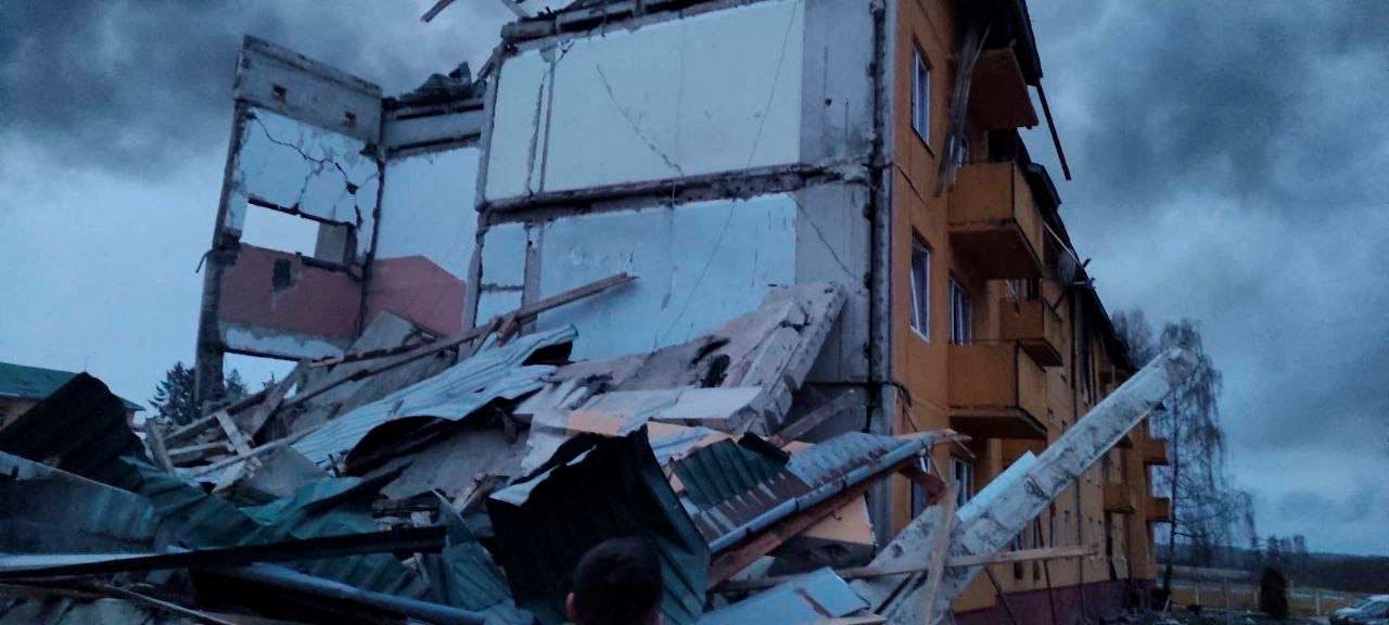 آثار الدمار في قاعدة يافوريف الأوكرانية - رويترز 13 مارس 2022