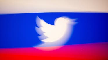 شعار تويتر مع علم روسيا - رويترز