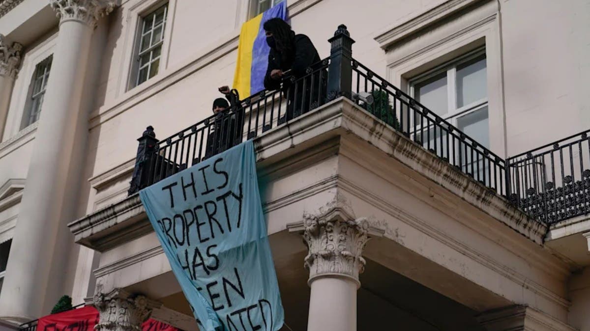 سعره عشرات الملايين.. محتجون يستولون على قصر في لندن لروسي مرتبط ببوتين
