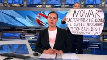 This video grab taken on March 15, 2022 shows Russian Channel One editor Marina Ovsyannikova holds a poster reading  Stop the war. Don't believe the propaganda. Here they are lying to you during on-air TV studio by news anchor Yekaterina Andreyeva , Russia's most-watched evening news broadcast, in Moscow on March 14, 2022 .