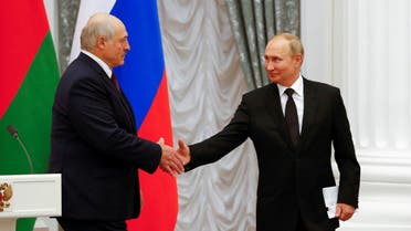 Russian President Vladimir Putin and his Belarusian counterpart Alexander Lukashenko shake hands during a news conference following their talks at the Kremlin in Moscow, Russia September 9, 2021. (File photo: Reuters)