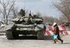 دبابة روسية في ماريوبول الأوكرانية - رويترز 18 مارس 2022