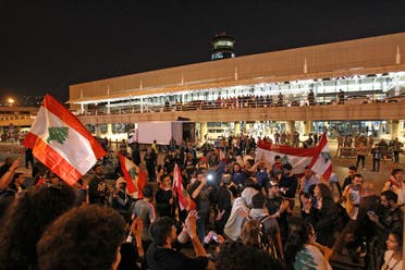 مغتربون لبنانيون عادوا في نوفمبر 2019 للمشاركة بالاحتجاجات الواسعة التي عمت البلد حينها