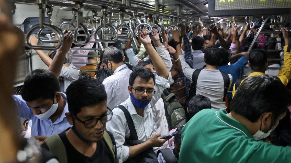 Commuters travel in a packed train in Mumbai, India, February 25, 2022. (Reuters)