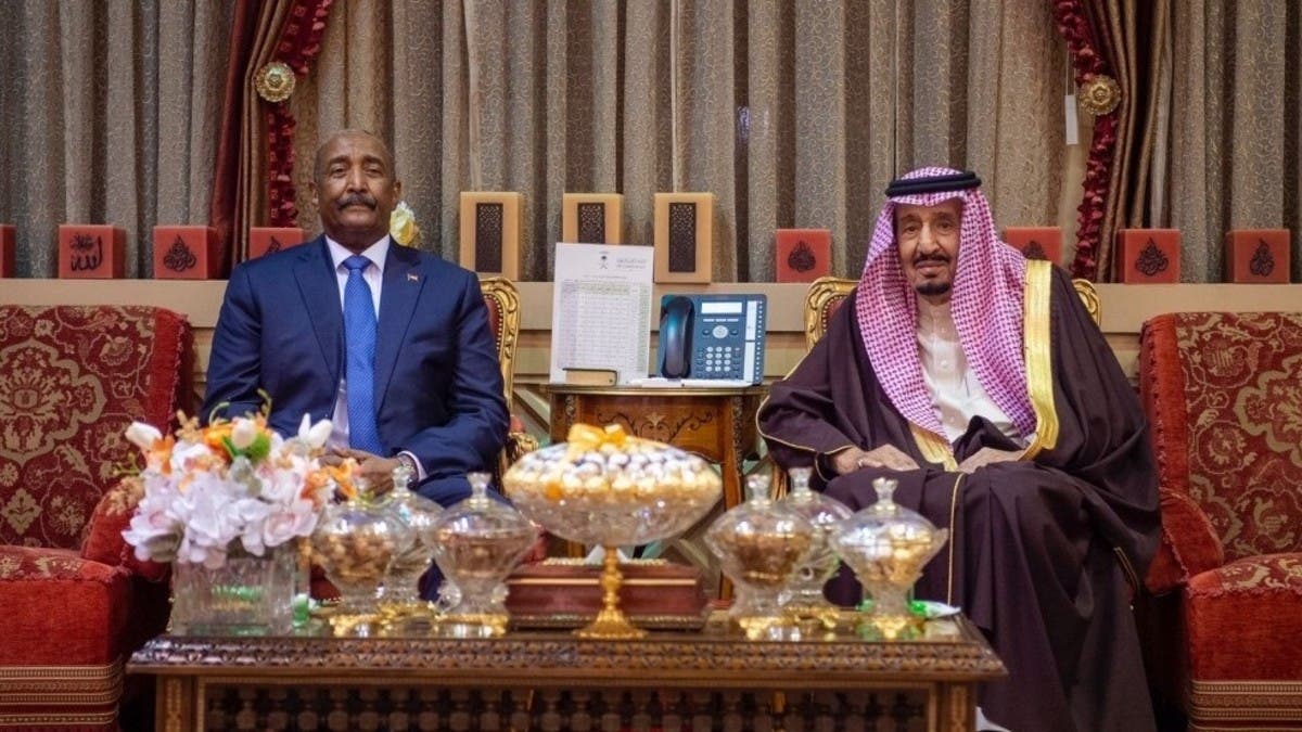 الملك سلمان يستقبل رئيس مجلس السيادة الانتقالي السوداني عبدالفتاح البرهان