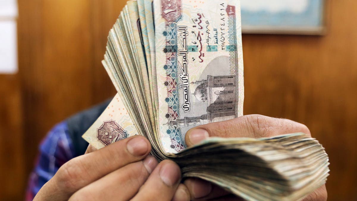 كيف يتحرك الجنيه المصري مقابل الدولار والعملات العربية؟