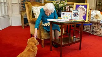 وزير بريطاني تناول بسكويت مخصصا لكلاب الملكة.. كتاب يكشف