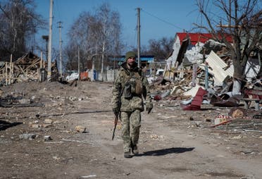 جندي أوكراني في شرق كييف (أرشيفية من رويترز)