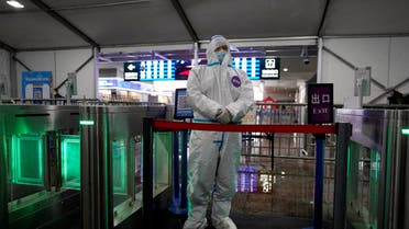 A worker in a protective suit stands at Shanghai Railway Station following the coronavirus disease (COVID-19) outbreak in Shanghai, China March 21, 2022. (File Photo: Reuters)
