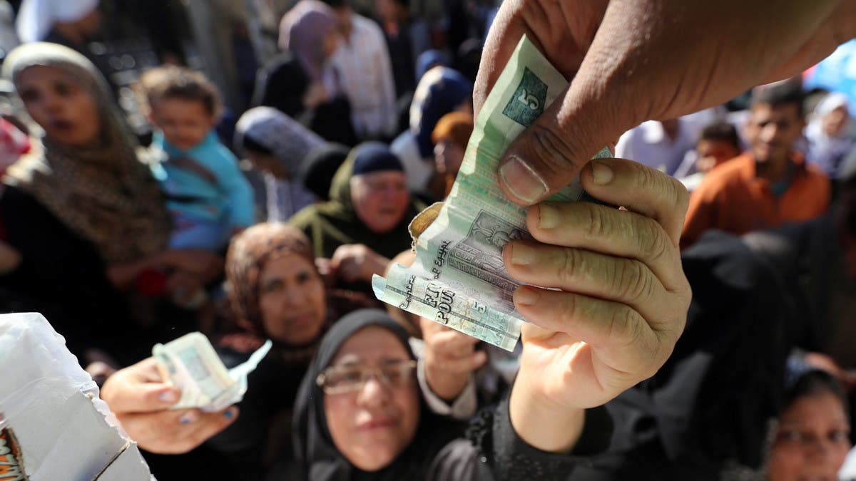 ماذا لو لم يُخفض “المركزي المصري” الجنيه ويرفع الفائدة؟