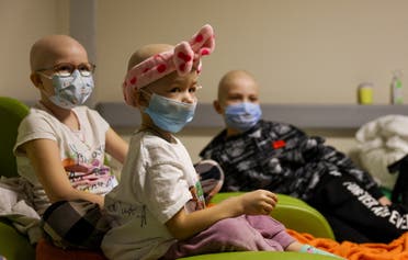 Children patients whose treatments are underway sit on chairs moved to the hallways of basement floors of Okhmadet Children's Hospital in Kyiv, Ukraine February 28, 2022. (File Photo: Reuters)