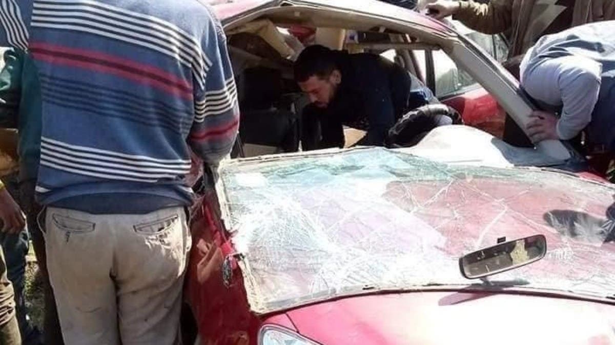 مصرع مسن بعد اصطدام سيارته بقطار في مصر