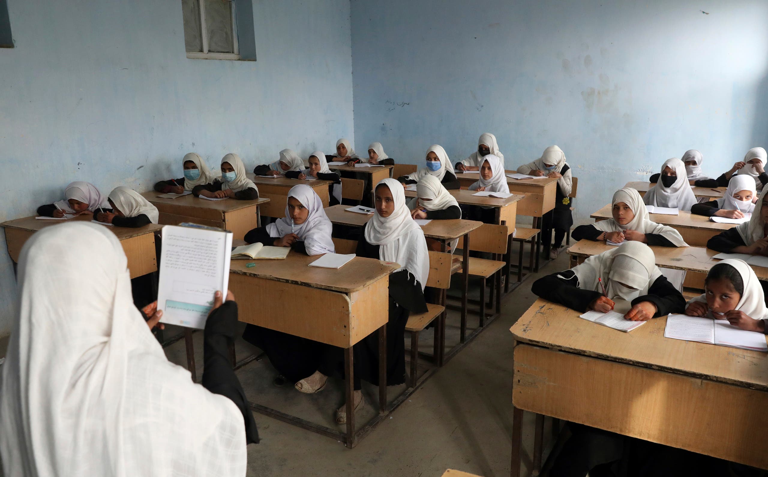 تلميدات في إحدى مدارس كابل في مارس 2021  (أرشيفية)