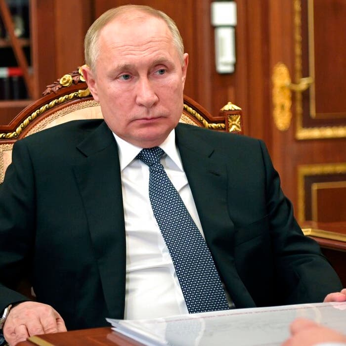 بوتين يوقع مرسوماً يقيد إصدار التأشيرات "للدول غير الصديقة" 