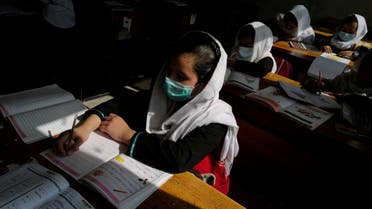  Girls attend a class in Kabul, Afghanistan, October 25, 2021. (File Photo: Reuters)