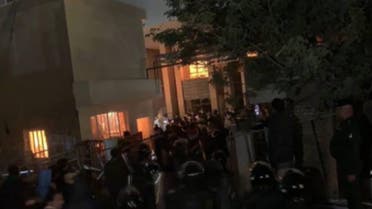 صورة متداولة لإحراق مقر الحزب الديمقراطي اكردستاني في بغداد