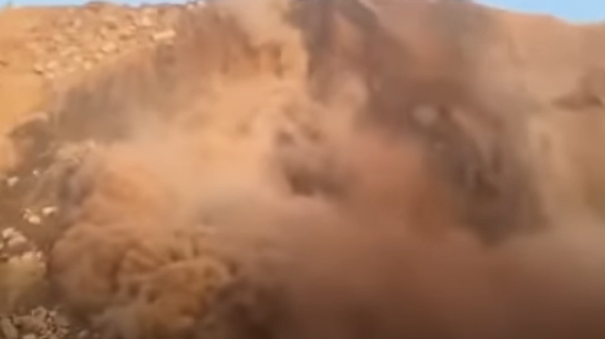 فيديو.. قتلى وجرحى في انهيارات صخرية في سلطنة عمان