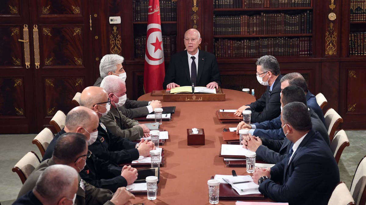 الرئيس التونسي: الجيش سيتصدى لمن يريد العبث بالبلاد