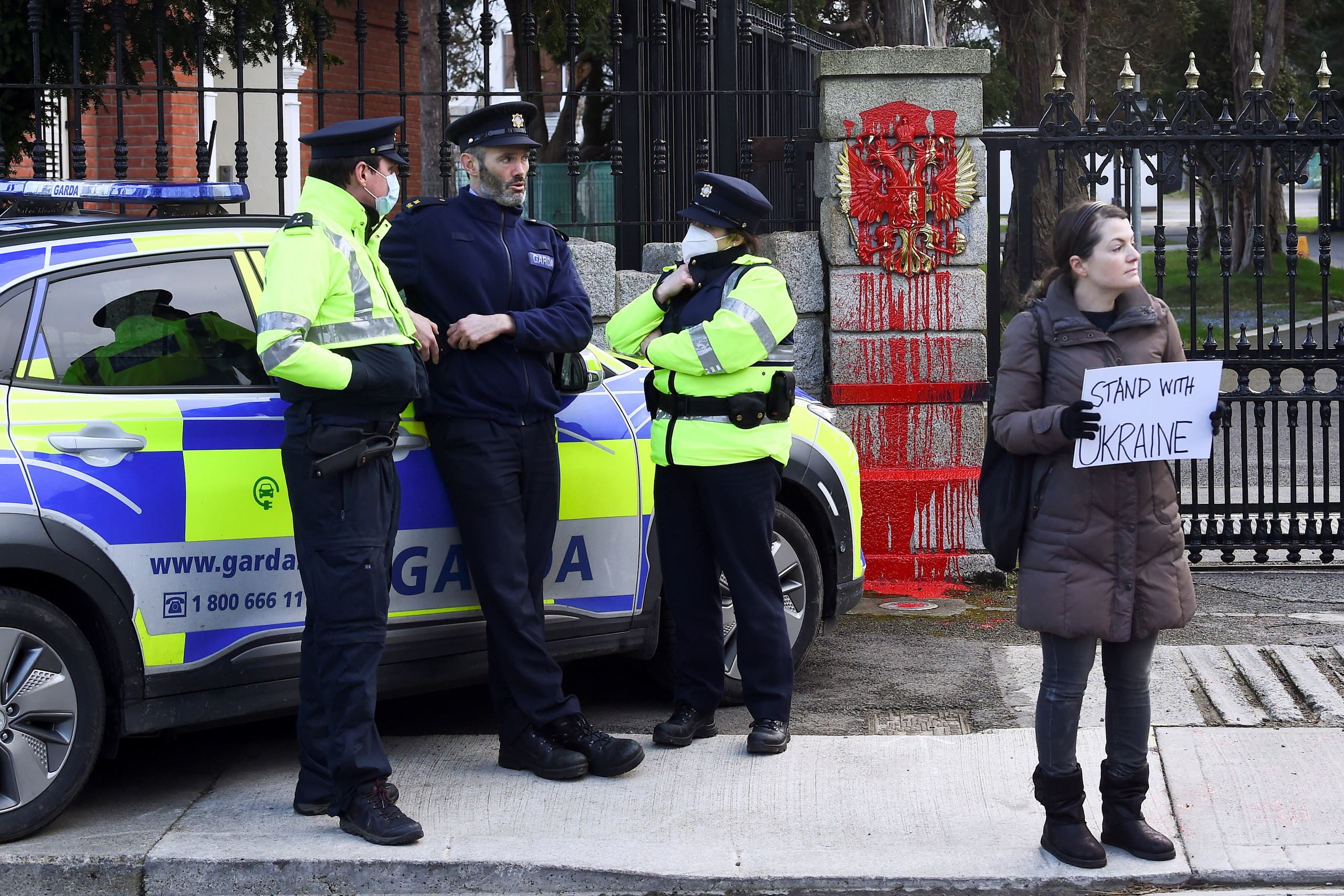 احتجاج أمام السفارة الروسية في إيرلندا الشهر الماضي