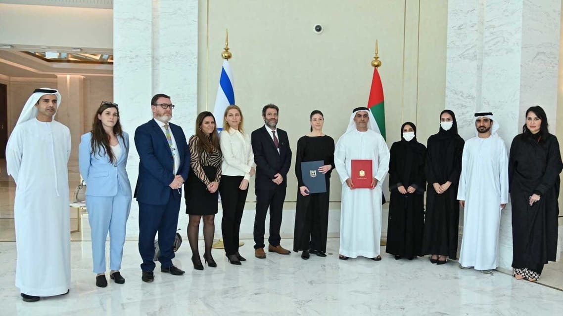 Government officials from UAE and Israel pose for a photo after an MoU was signed between the two countries to mutually recognize the local driving licenses at EXPO 2020 in Dubai, UAE. 31 March 2022. (WAM) 