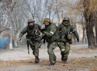 قوات موالية لروسيا في ماريوبول الأوكرانية - رويترز