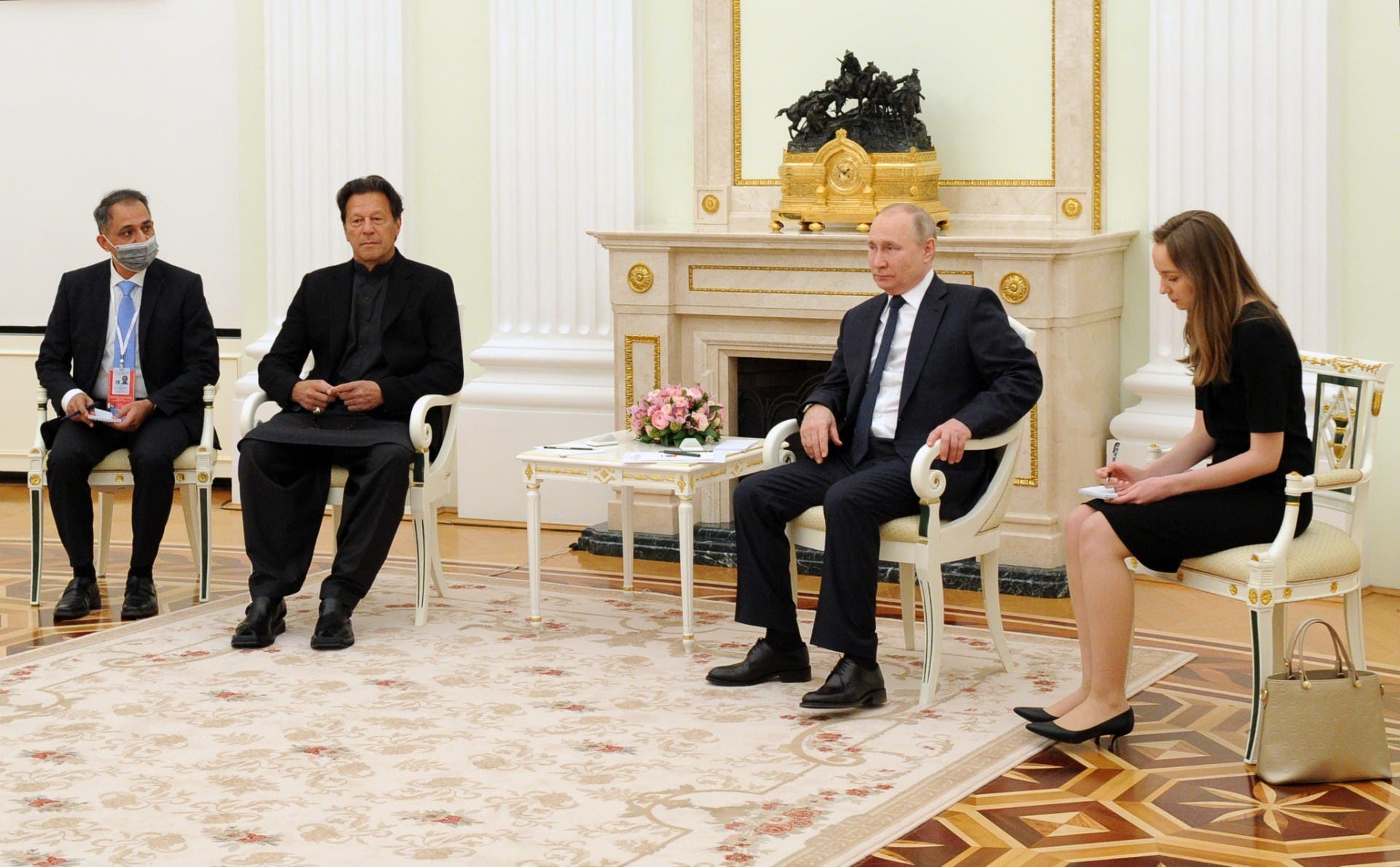 خان خلال زيارته لموسكو في فبراير 2022 (أ ف ب)