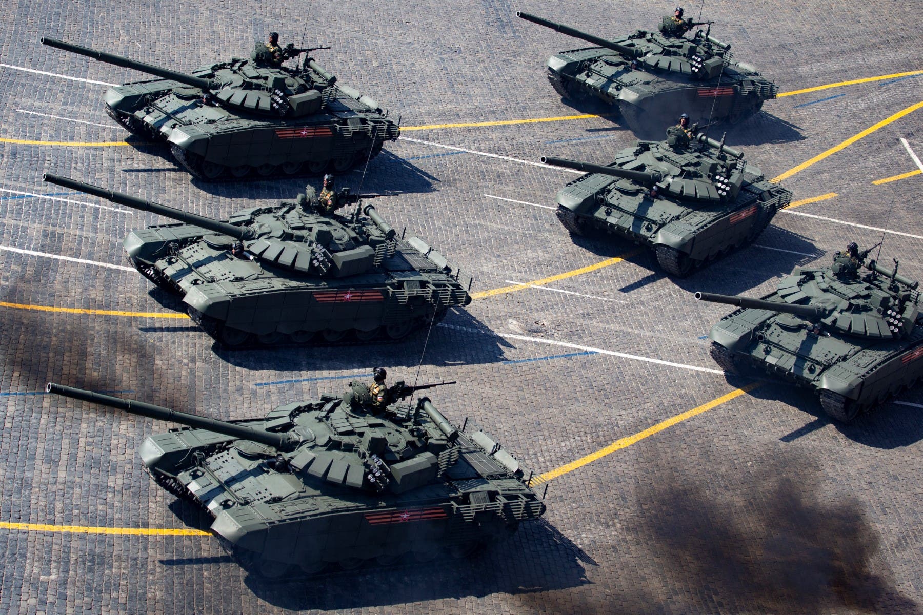 دبابات T-72 القتالية الروسية (أ ف ب)